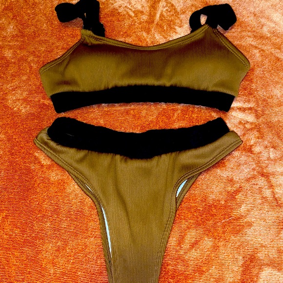 Brown and black bikini - Picture 1 of 5